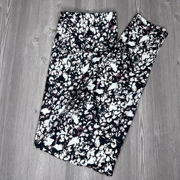 Balance Collection Contender Lux | Zinfindel Animal Speckle Ankle Leggings | Lg - Picture 8 of 11